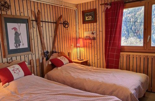 Peisey-Nancroix Ski Chalet | Chalet 10 pers au calme à 1 km de la station, 5 pièces avec WiFi et parking - FR-1-411-683