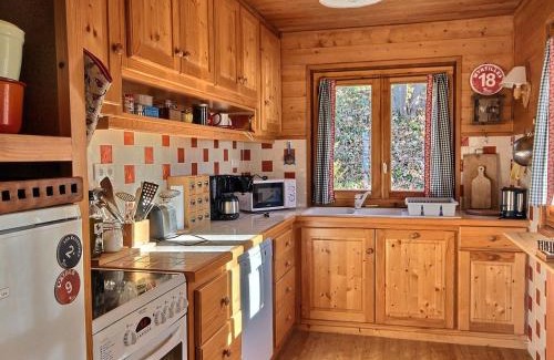 Peisey-Nancroix Ski Chalet | Chalet 10 pers au calme à 1 km de la station, 5 pièces avec WiFi et parking - FR-1-411-683