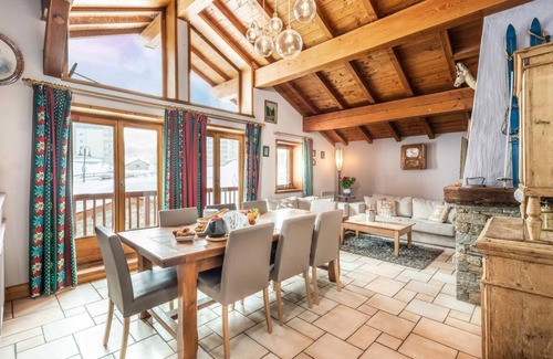 Le Lavachet Ski Chalet | Chalet, 200m from resort center, fitness, balcony, fireplace or stove, tv, 180m², Tignes