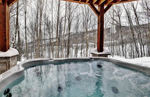 Stoneham Ski Chalet | Chalet 30 Chemin des Skieurs by Chalets Alpins