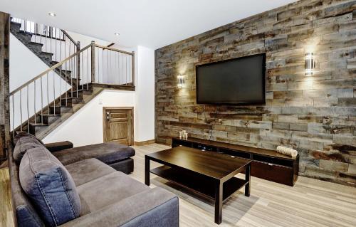 Stoneham Ski Chalet | Chalet 30 Chemin des Skieurs by Chalets Alpins
