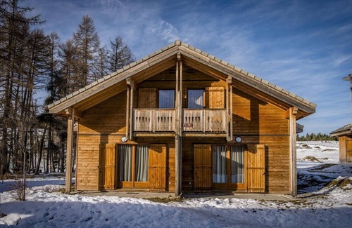 Saint-Etienne-en-Devoluy Ski Chalet | Chalet, 300m from ski slopes, fitness, swimming pool, sauna, terrace, parking, tv, ski locker, 45m²