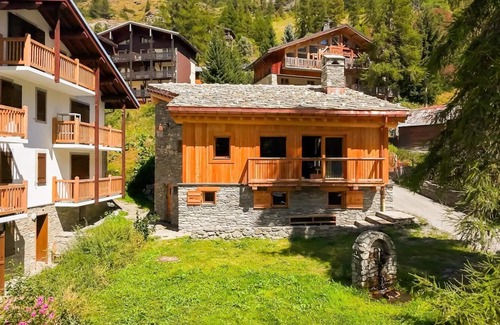 Les Brevieres Ski Chalet | Chalet, 50m from ski slopes, view mountain, terrace, fireplace or stove, tv, ski locker, 130m²