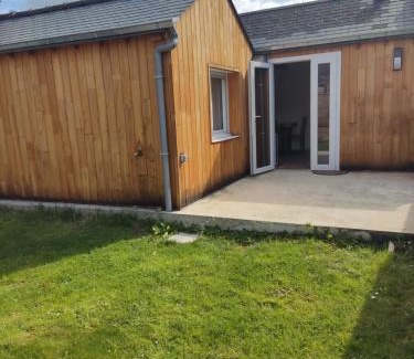 Pontorson Ski Chalet | chalet avec jardin proche du Mont Saint Michel