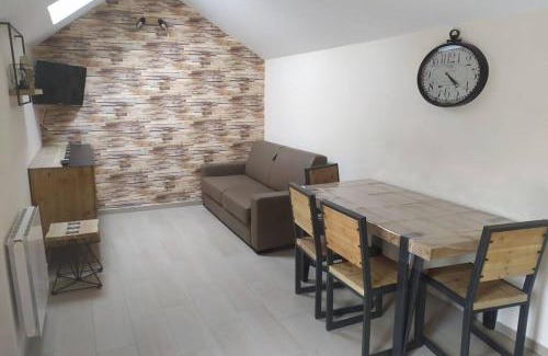 Pontorson Ski Chalet | chalet avec jardin proche du Mont Saint Michel