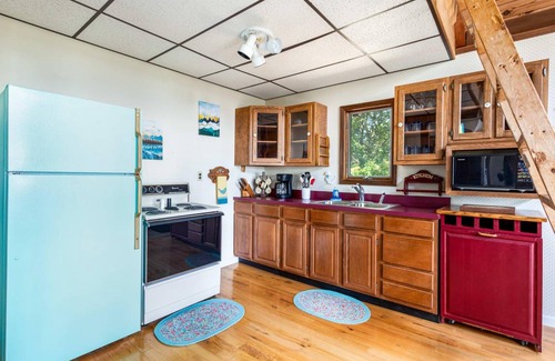 Great Cacapon House | Chalet Cabin w Amazing Views, Huge Deck, Fire Pit!