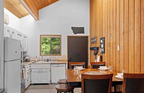 Whitefish Ski Chalet | Chalet Chic. Private Lakefront. Children's Fish Pond. Explore Glacier, Ski, Hike