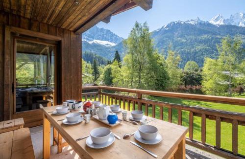 Chamonix-Mont-Blanc Ski Chalet | Chalet de l'aiguille with view on Mont Blanc