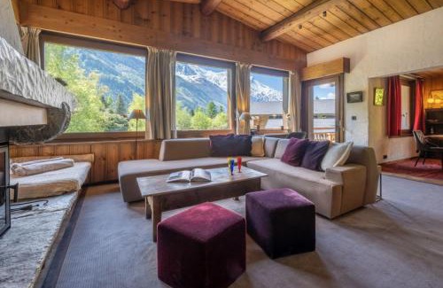 Chamonix-Mont-Blanc Ski Chalet | Chalet de l'aiguille with view on Mont Blanc