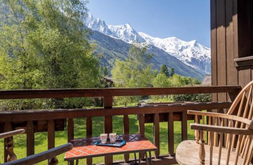 Chamonix-Mont-Blanc Ski Chalet | Chalet de l'aiguille with view on Mont Blanc