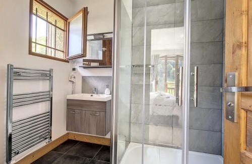 Le Bettaix Ski Chalet | Chalet de standing spacieux avec terrasse et babyfoot - FR-1-344-1186