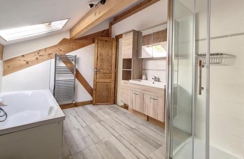 Le Bettaix Ski Chalet | Chalet de standing spacieux avec terrasse et babyfoot - FR-1-344-1186