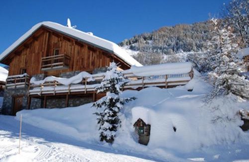 Le Bettaix Ski Chalet | Chalet de standing spacieux avec terrasse et babyfoot - FR-1-344-1186