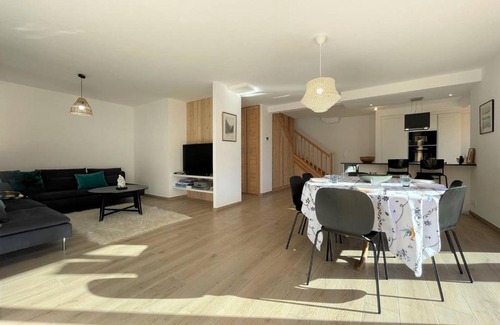 Puy-Saint-Pierre Ski Chalet | Chalet Dupleix 4 pièces, 6-8 pers. à Puy St Pierre - Lumineux, équipé, calme avec terrasse et garage privé - FR-1-330C-136