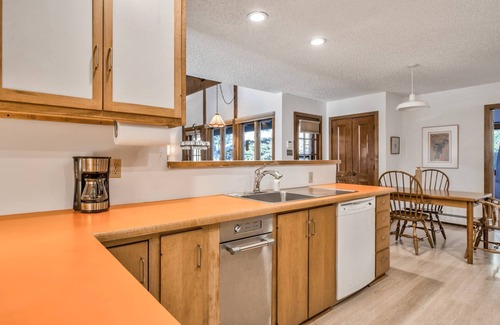 East Colorado Springs Ski Chalet | Chalet in Central Colorado Springs Location, 3 BR, 2 BA, Views, WiFi
