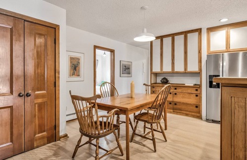 East Colorado Springs Ski Chalet | Chalet in Central Colorado Springs Location, 3 BR, 2 BA, Views, WiFi