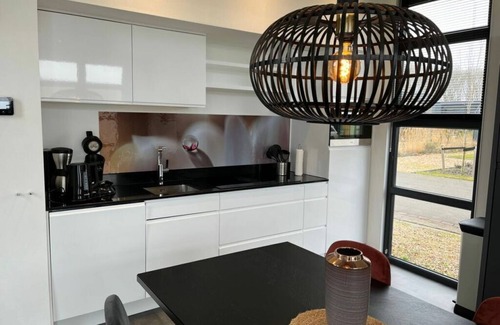 Enkhuizen Ski Chalet | Chalet in Enkhuizen with Swimming Pool