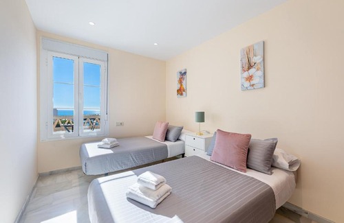 Torrequebrada House | Chalet in Torrequebrada residencial golf urbanization