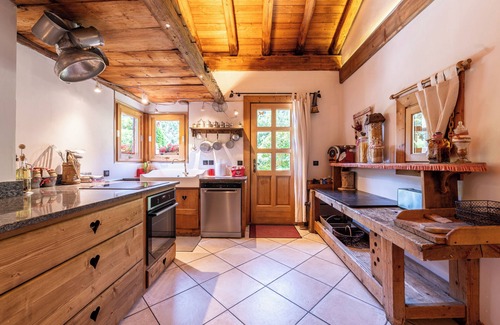 Sainte-Foy-Tarentaise Ski Chalet | Chalet 'Le Courti' with Mountain View, Private Terrace and Wi-Fi