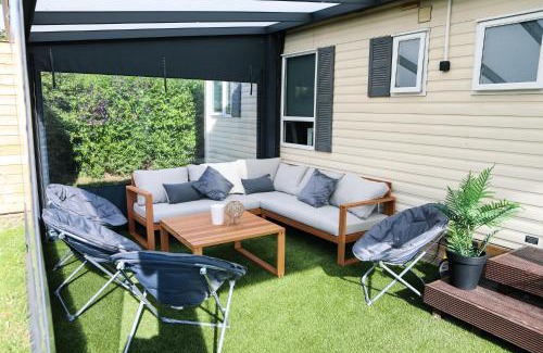 Kortgene Ski Chalet | Chalet met overkapping op camping aan het Veerse Meer