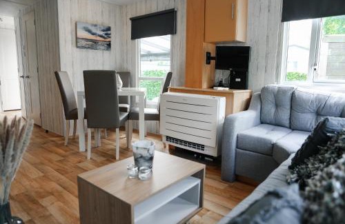 Kortgene Ski Chalet | Chalet met overkapping op camping aan het Veerse Meer