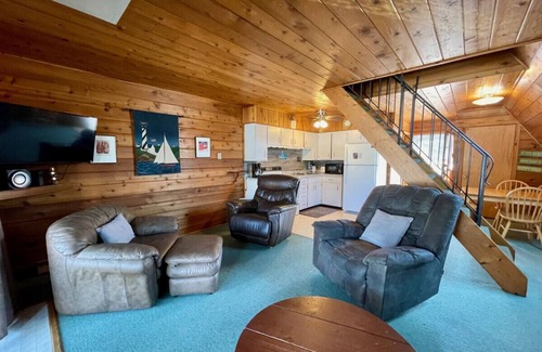 Stevensville House | Chalet on the Lake 52 w/Beach Access, Pools, Sport Courts, Fishing Pond & more!