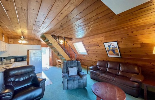 Stevensville House | Chalet on the Lake 52 w/Beach Access, Pools, Sport Courts, Fishing Pond & more!