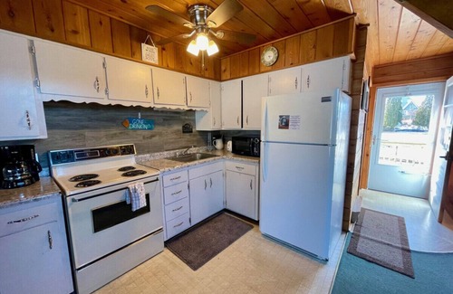 Stevensville House | Chalet on the Lake 52 w/Beach Access, Pools, Sport Courts, Fishing Pond & more!