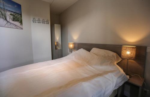 Lathum Ski Chalet | Chalet on the recreational lake and the Veluwe, cleaning included