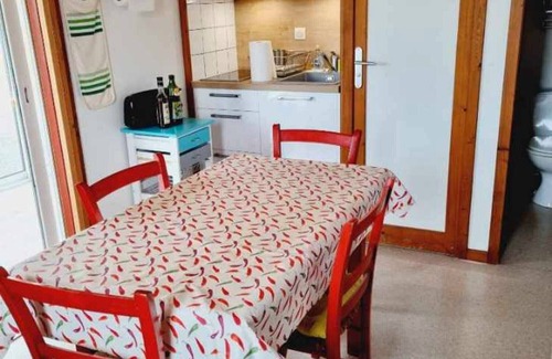 Hasparren Ski Chalet | Chalet 'Ortalon - Hasparren' with Shared Pool, Wi-Fi, and Air Conditioning