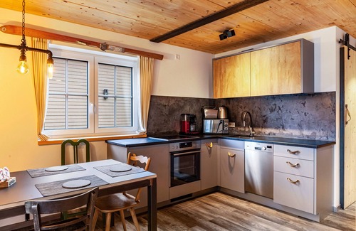 Farchant Ski Chalet | Chalet Rauschn with mountain view with whirlpool, shared sauna, terrace, balcony; pet friendly