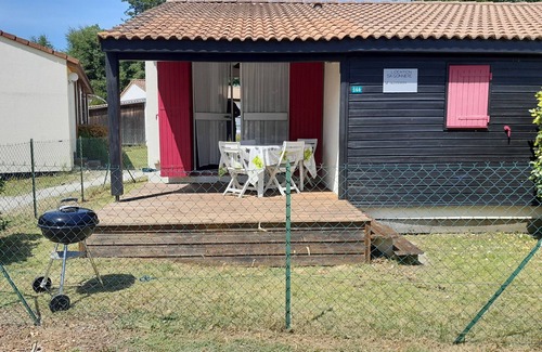 Hourtin Port Ski Chalet | Chalet sleeps 4, air-conditioned; quiet location