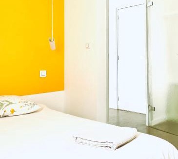 Macon Bed & Breakfast | CHAMBRE ARTY CHEZ MINUIT DEUX