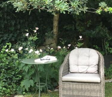 Cadereau Bed & Breakfast | Chambre côté jardin