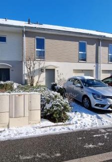 Saint-Pierre-en-Faucigny House | Chambre confortable chez l'habitant