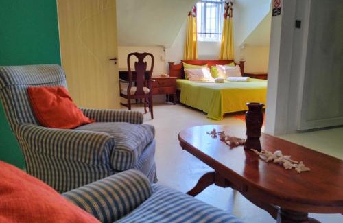 Calodyne House | Chambre d'hôtes St-Exupéry -Adults Only