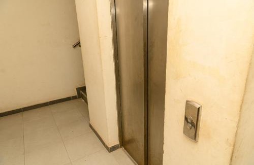 Point E Apartment | Chambre double lumineuse