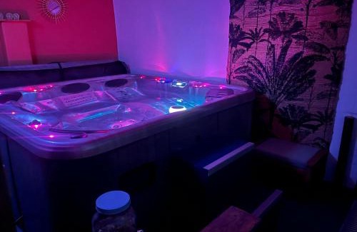 Paulhan House | Chambre et Spa Sud Doré avec Piscine en saison