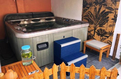 Paulhan House | Chambre et Spa Sud Doré avec Piscine en saison