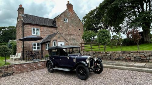 Cauldon Low House | Character 3 Bed Peak Dist Farmhouse Alton Towers