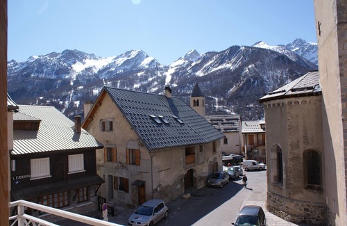 Monetier-les-Bains House | Chardons Bleus, beautiful building, heart of the village, charming apartments