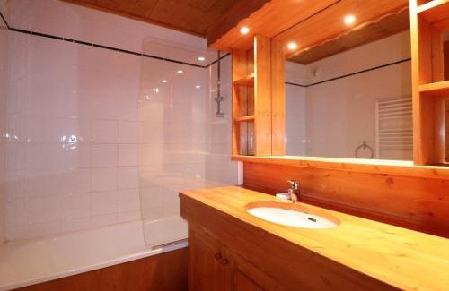 Meribel-Mottaret Apartment | Charmant 2 pièces avec balcon et Wi-Fi à Méribel, classé 3* pour 4 personnes - FR-1-182-25