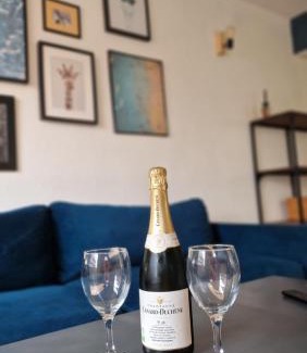 Golfe Juan Apartment | Charmant appartement au port de Golfe Juan