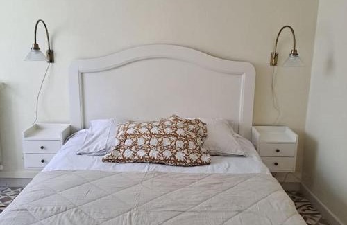 Villeneuve-les-Avignon Apartment | Charmant F2 Centre Historique