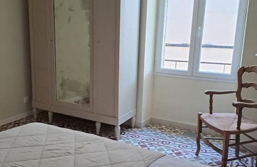Villeneuve-les-Avignon Apartment | Charmant F2 Centre Historique