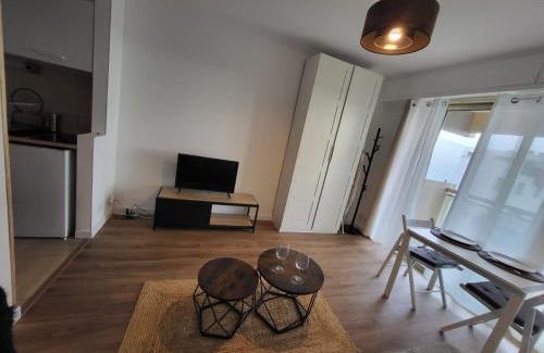 Saint-Laurent-du-Var Apartment | Charmant studio