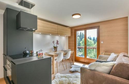 Les Gets Apartment | Charmant T2 + cabine, proche pistes et centre, balcon, cheminée, WIFI, parking, 4-5 pers. - FR-1-685-80
