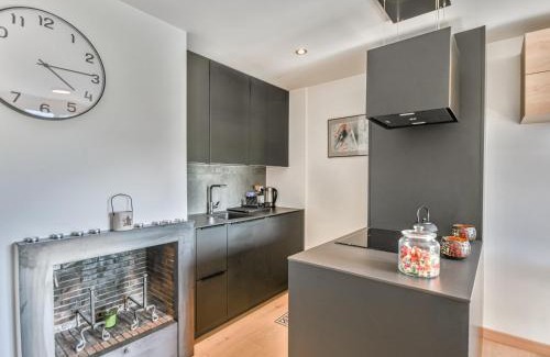 Les Gets Apartment | Charmant T2 + cabine, proche pistes et centre, balcon, cheminée, WIFI, parking, 4-5 pers. - FR-1-685-80