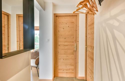 Les Gets Apartment | Charmant T2 + cabine, proche pistes et centre, balcon, cheminée, WIFI, parking, 4-5 pers. - FR-1-685-80