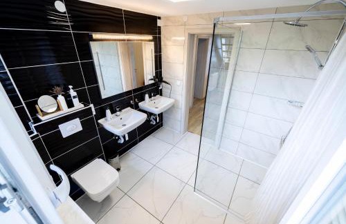 Schiffweiler Apartment | Charmante Design-Maisonette in Schiffweiler - 2 Etagen - Self-Check-in - 2 Parkplätze - WLAN - Balkon & Garten - ruhig gelegen - Nähe See & Wald - bis 7 Pers